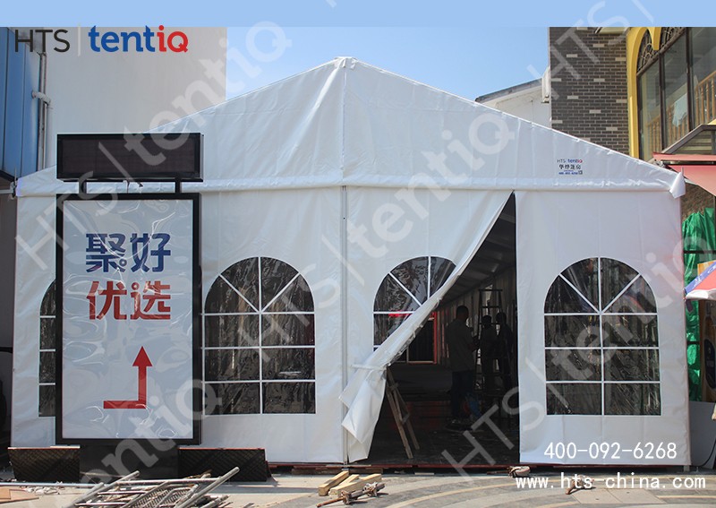 傳統(tǒng)建筑搭配篷房，用作超市門口走廊為顧客提高購物體驗(yàn)