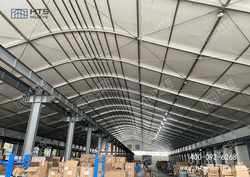 工廠可拆卸篷房在工廠內進行預生產，現場拼裝